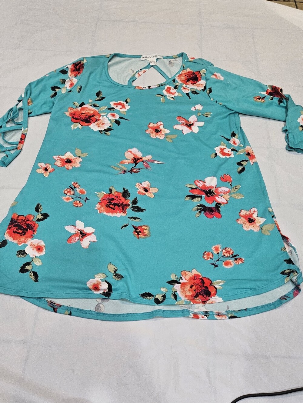 New York Laundry Floral Tunic Top M Criss Cross Lattice Back